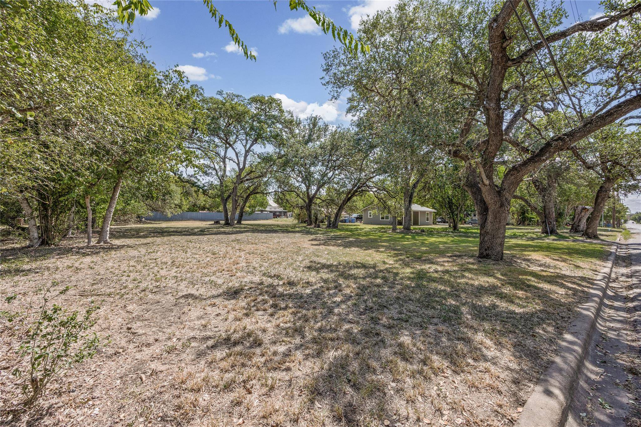 1006 N Blanco ST, Lockhart, TX 78644