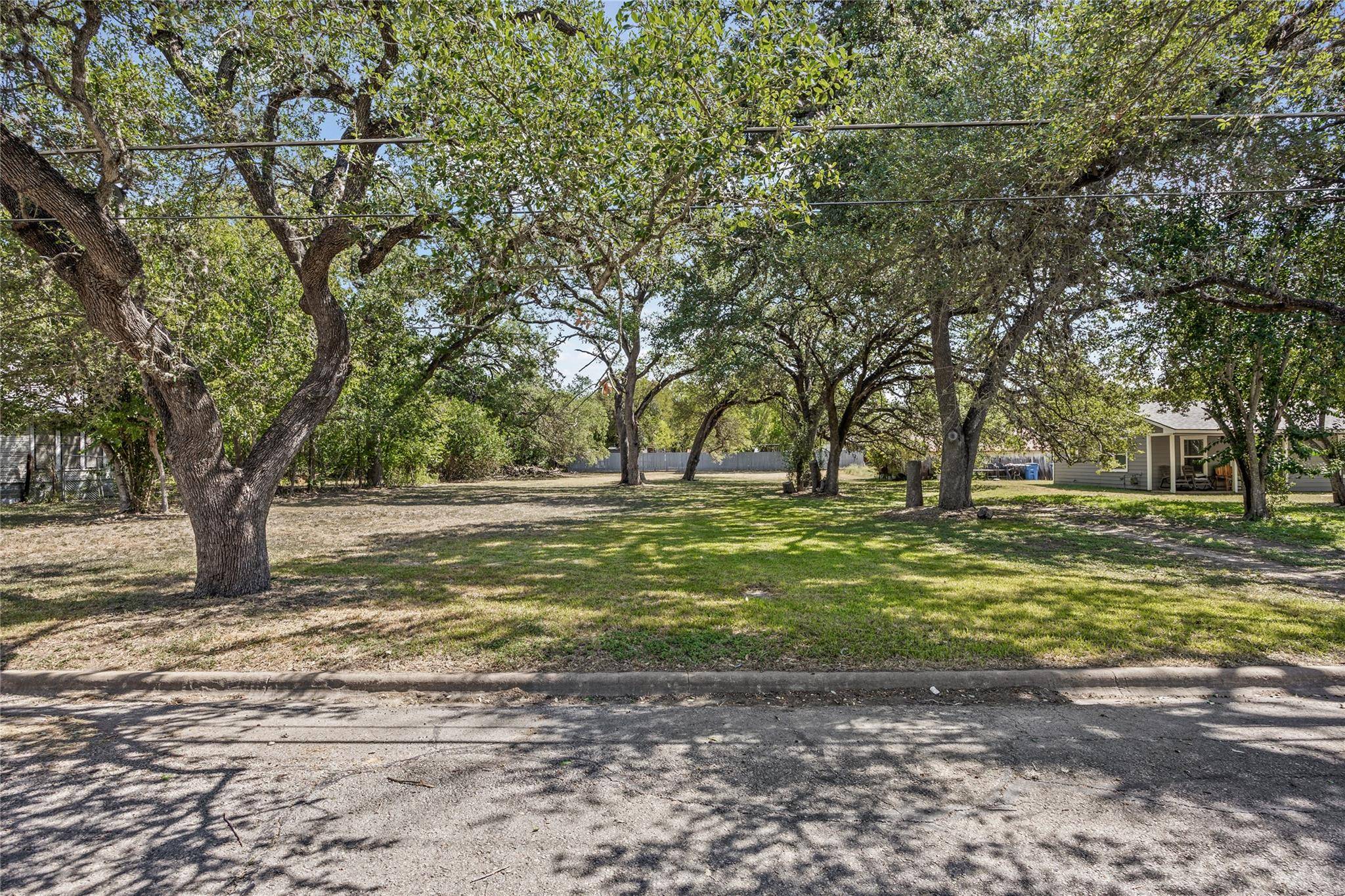 1006 N Blanco ST, Lockhart, TX 78644