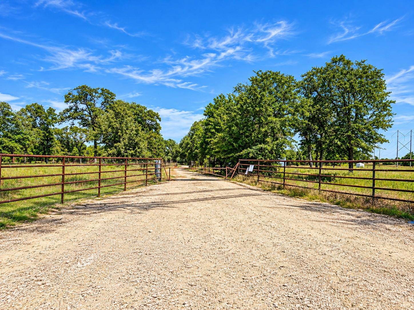 1673 Lange RD, Ledbetter, TX 78946
