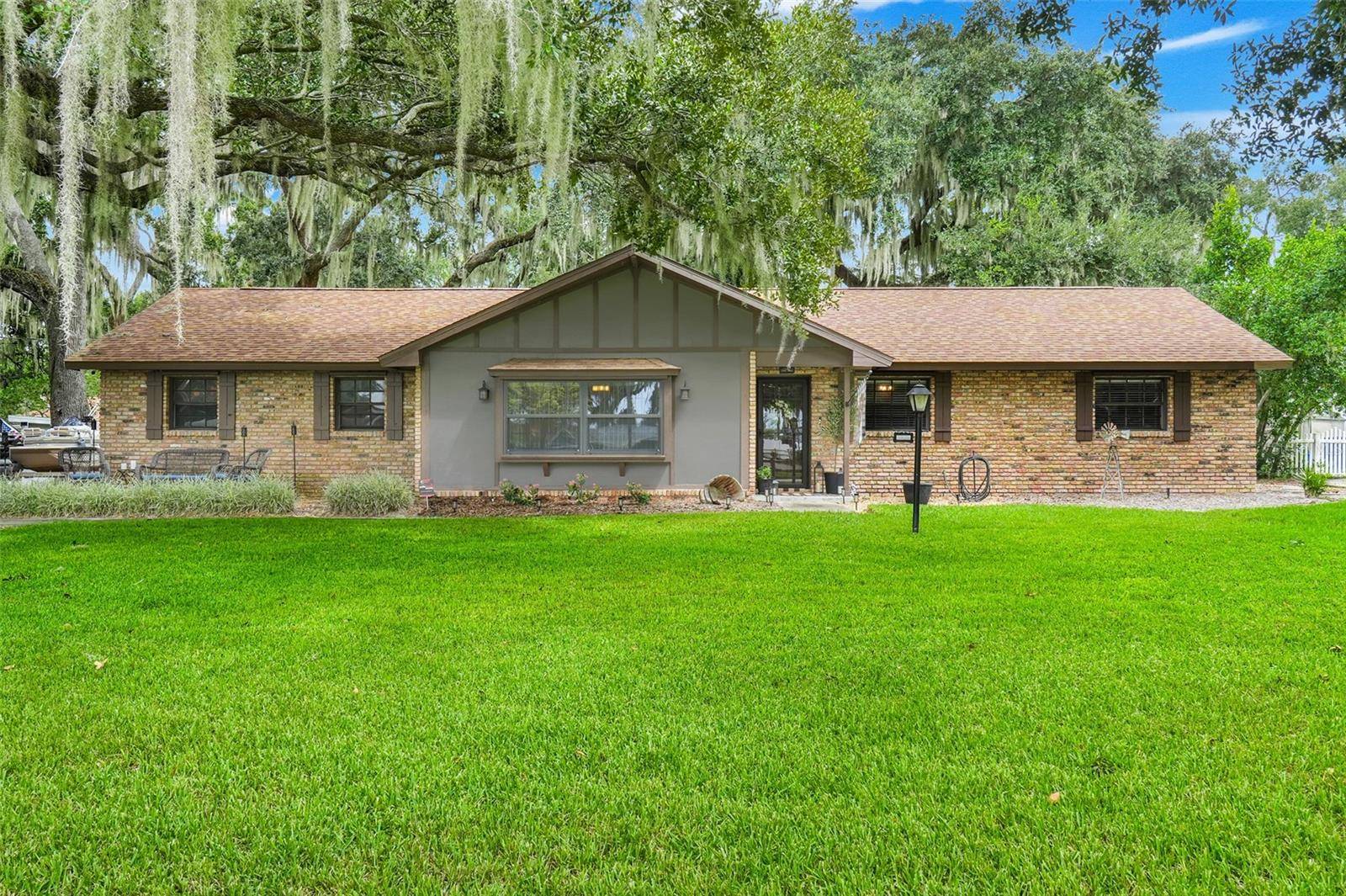 31946 HARRIS RD, Tavares, FL 32778