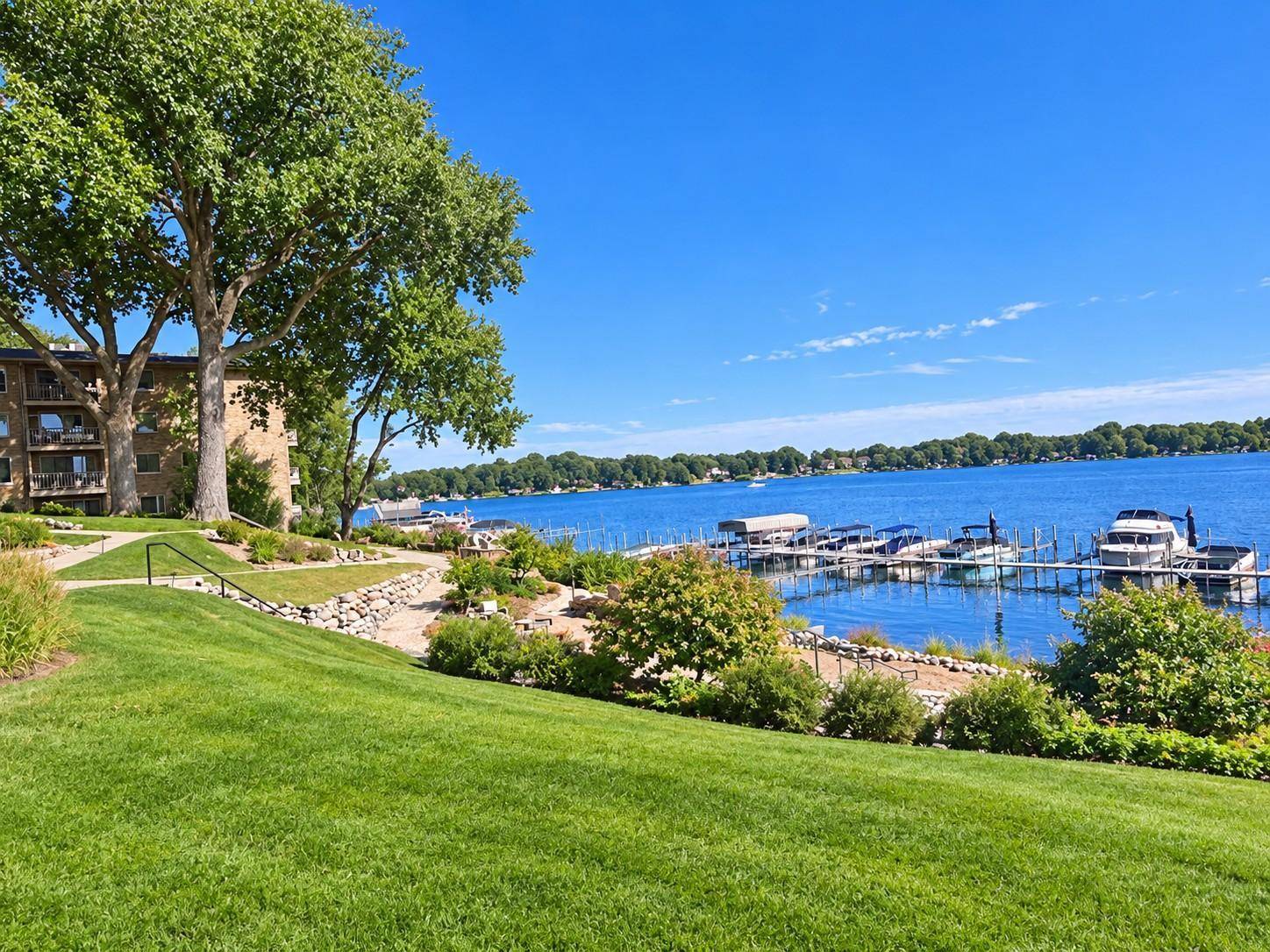 2400 Interlachen RD #119, Spring Park, MN 55384