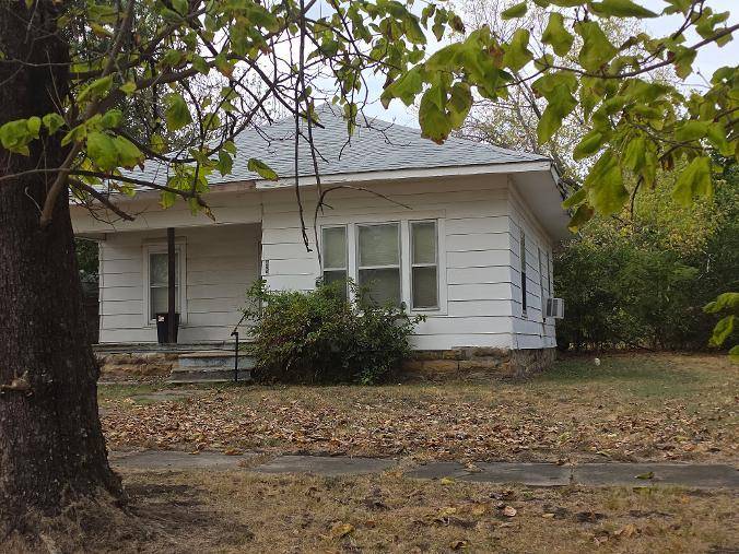 303 N 9th ST, Okemah, OK 74859