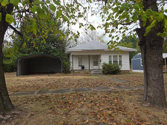 303 N 9th ST, Okemah, OK 74859
