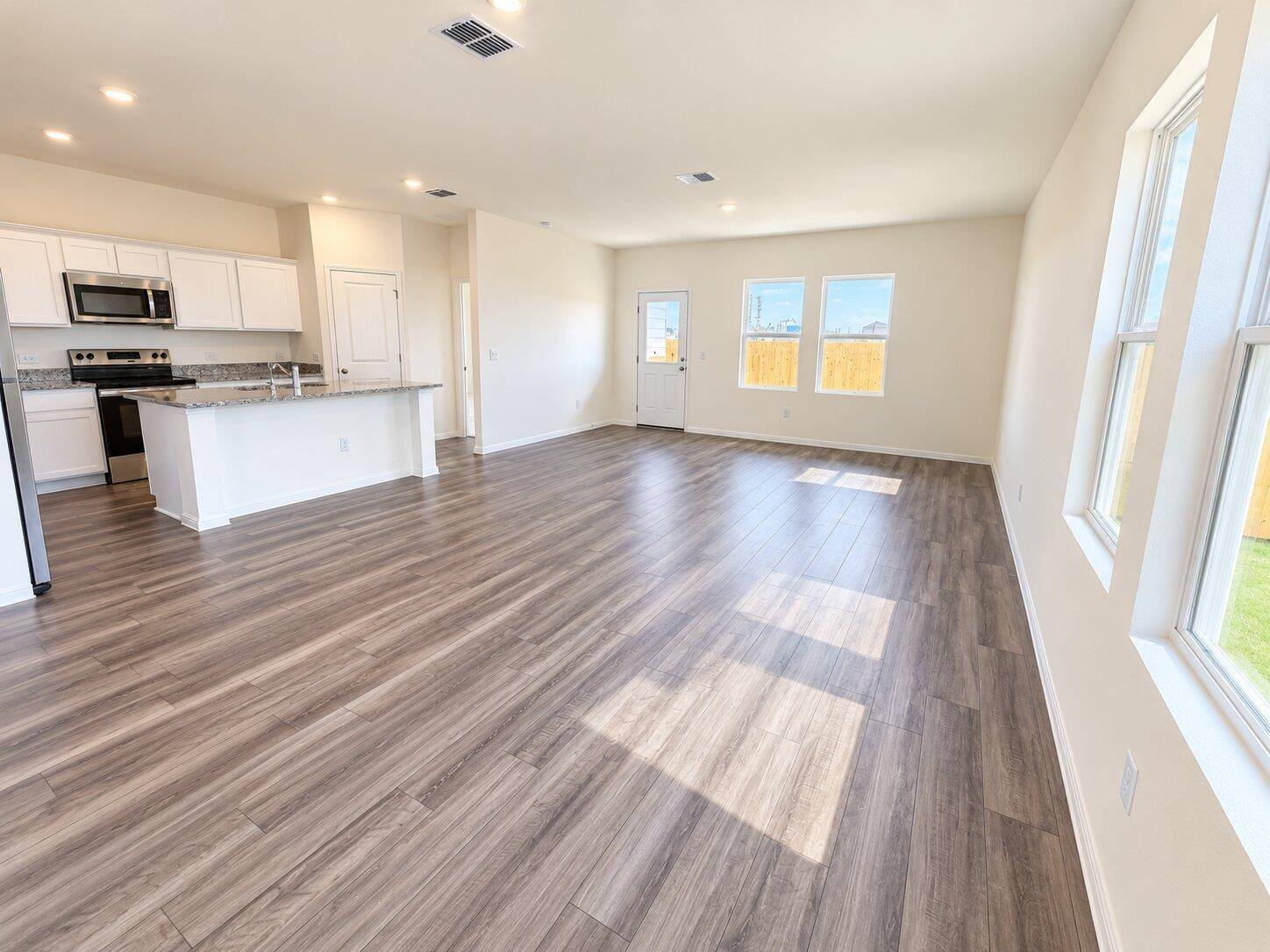 325 Sieders ST, Taylor, TX 76574