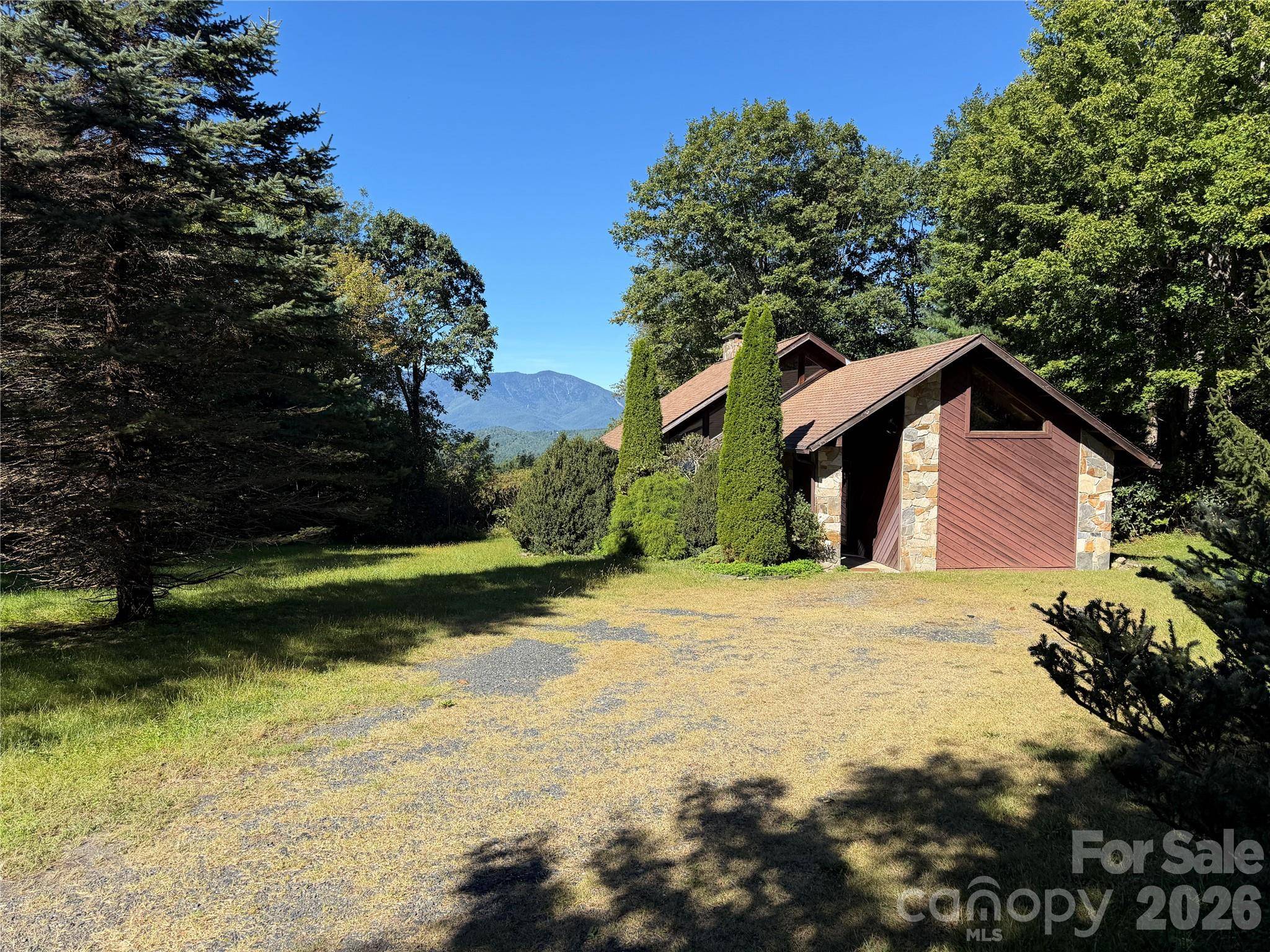 697 Grassy Mountain RD, Little Switzerland, NC 28749
