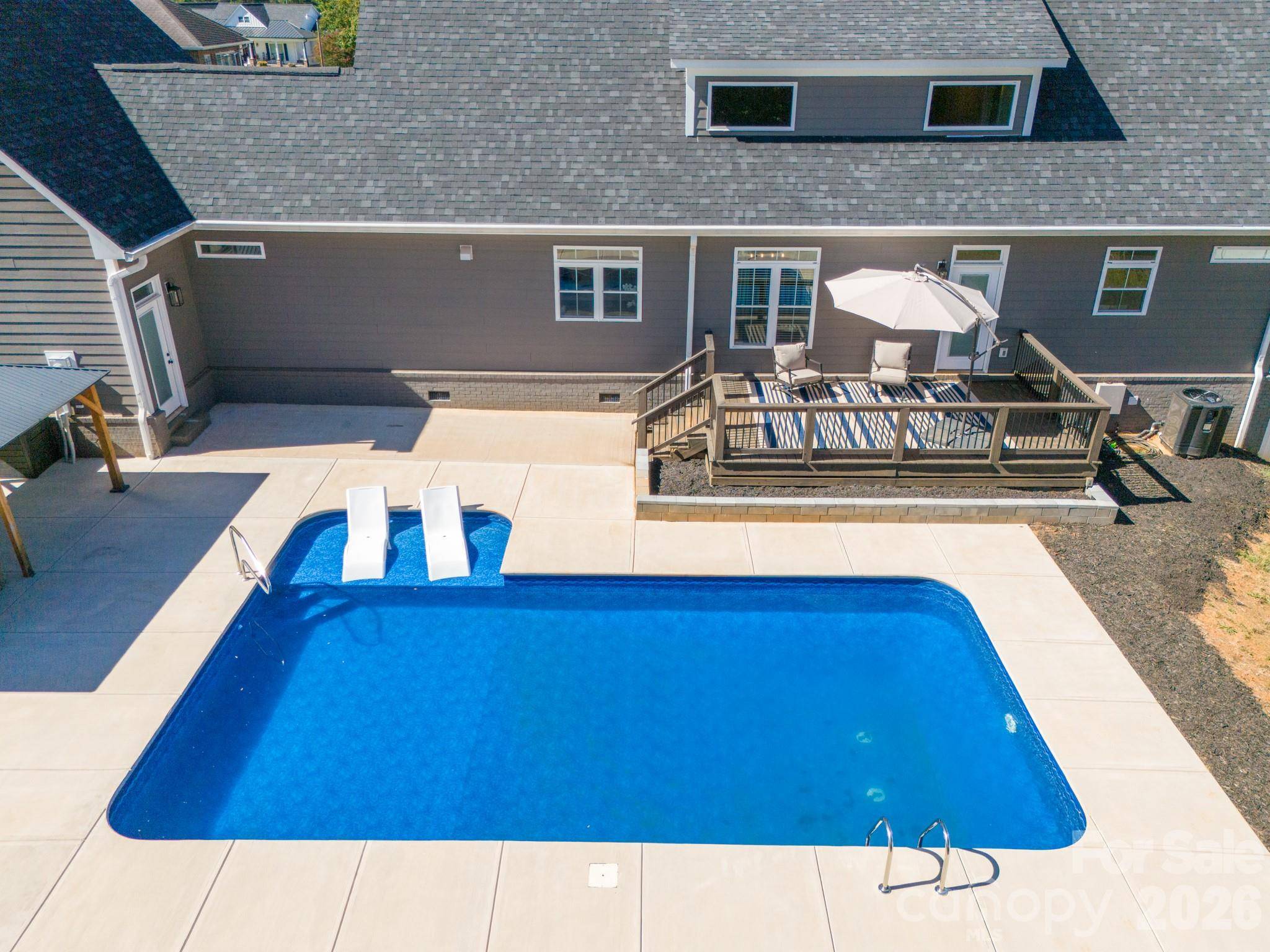 6 Leisure CIR, Granite Falls, NC 28630