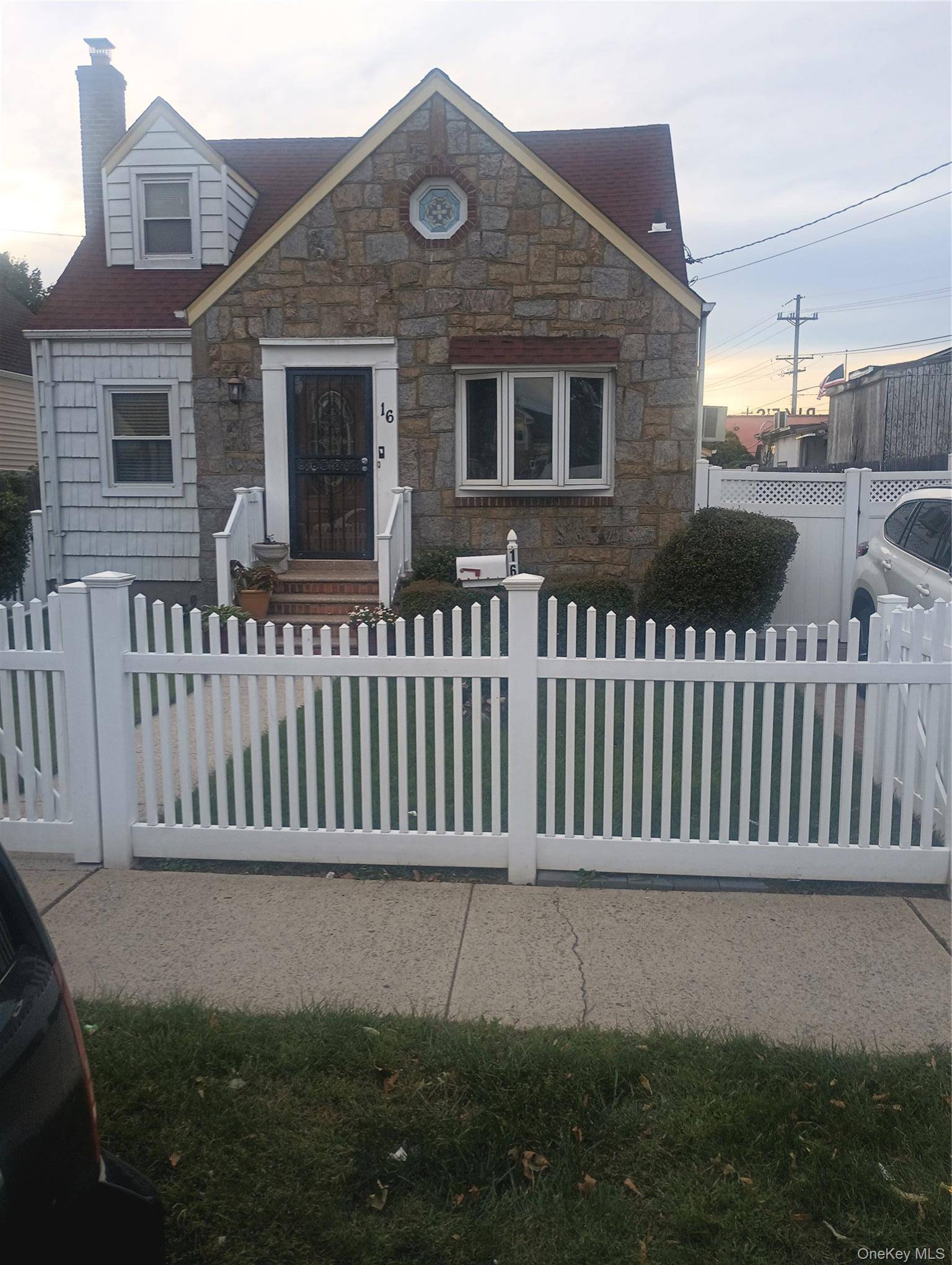 16 Stone ST, Elmont, NY 11003