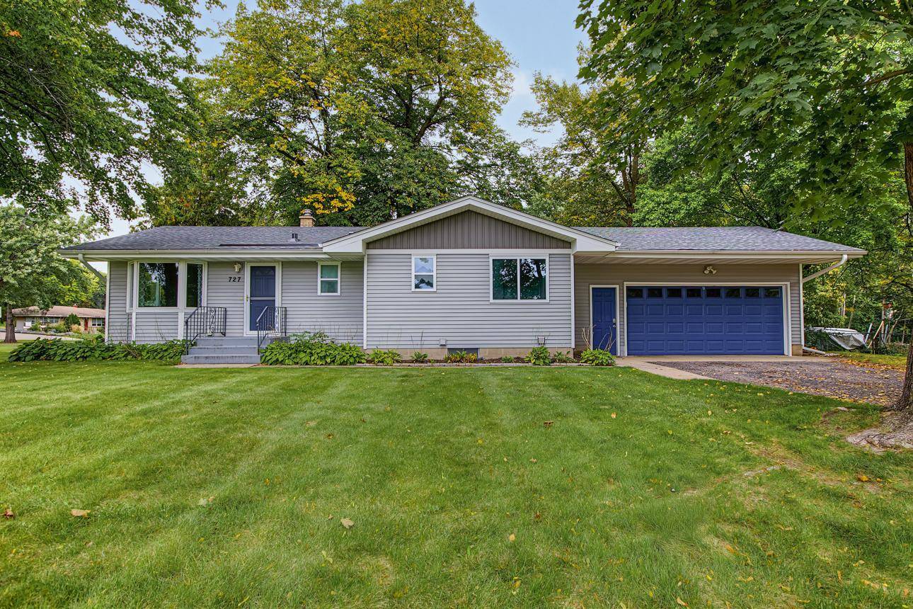 727 Tanglewood DR, Shoreview, MN 55126