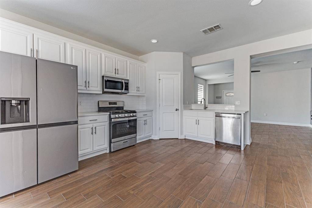 612 S Moore Street, Dallas, TX 75203