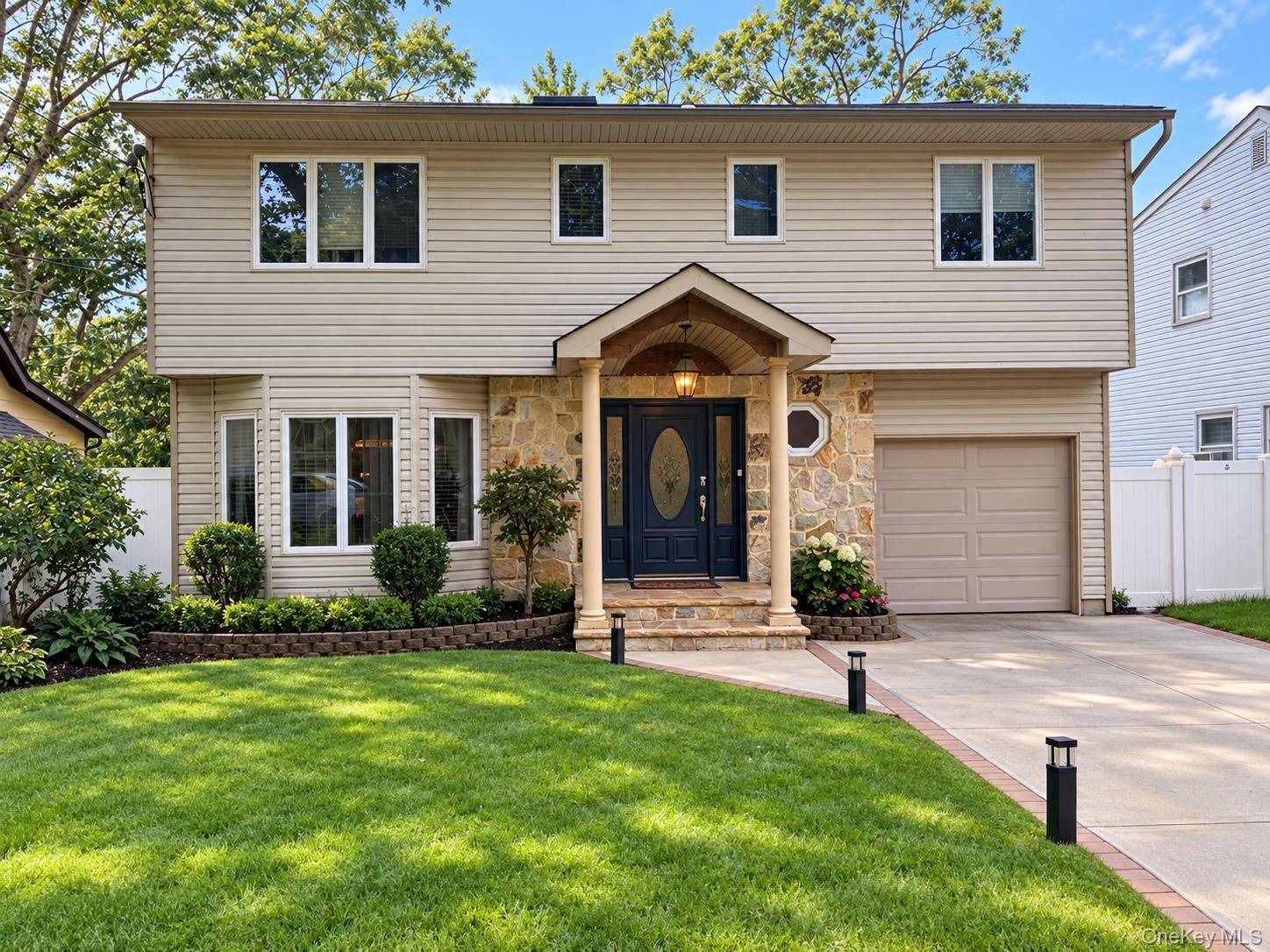 41 Homeland DR, Huntington, NY 11743