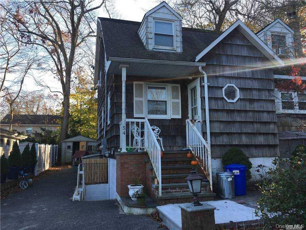 54 Dorchester ST #2, Huntington Station, NY 11746