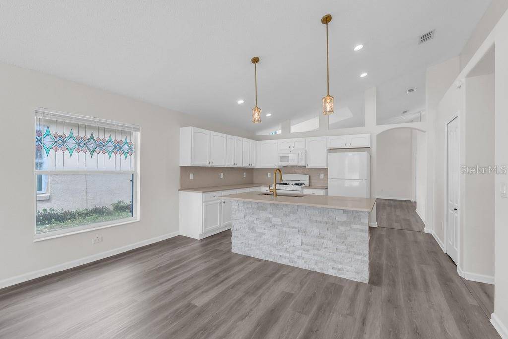 15746 AUTUMN GLEN AVE, Clermont, FL 34714