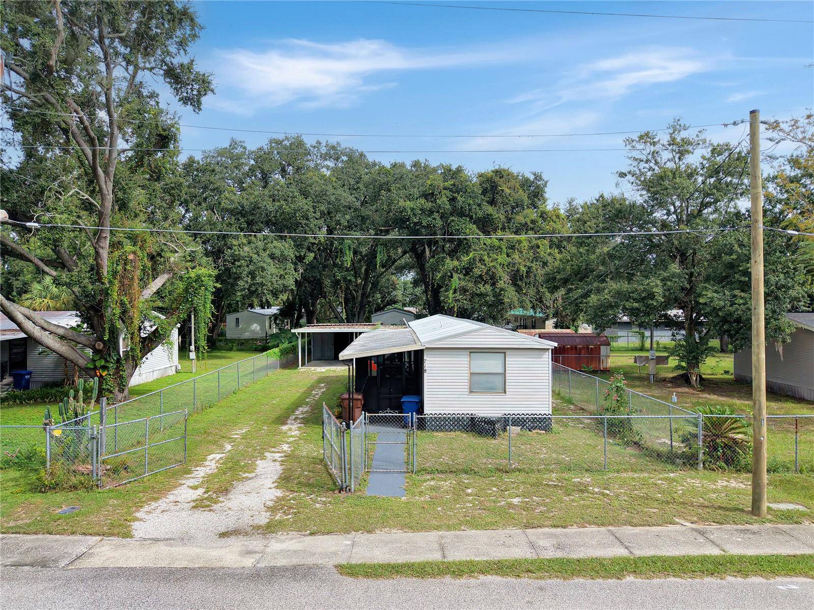 718 1ST ST, Polk City, FL 33868