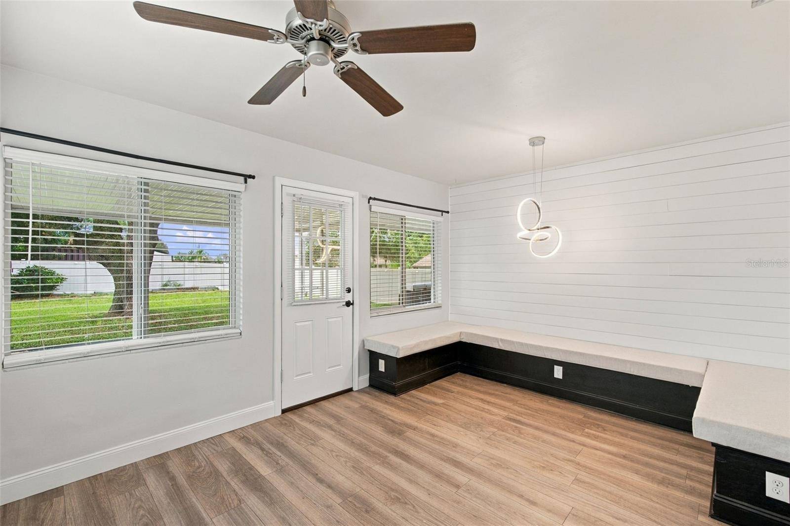 930 DORA AVE, Tavares, FL 32778