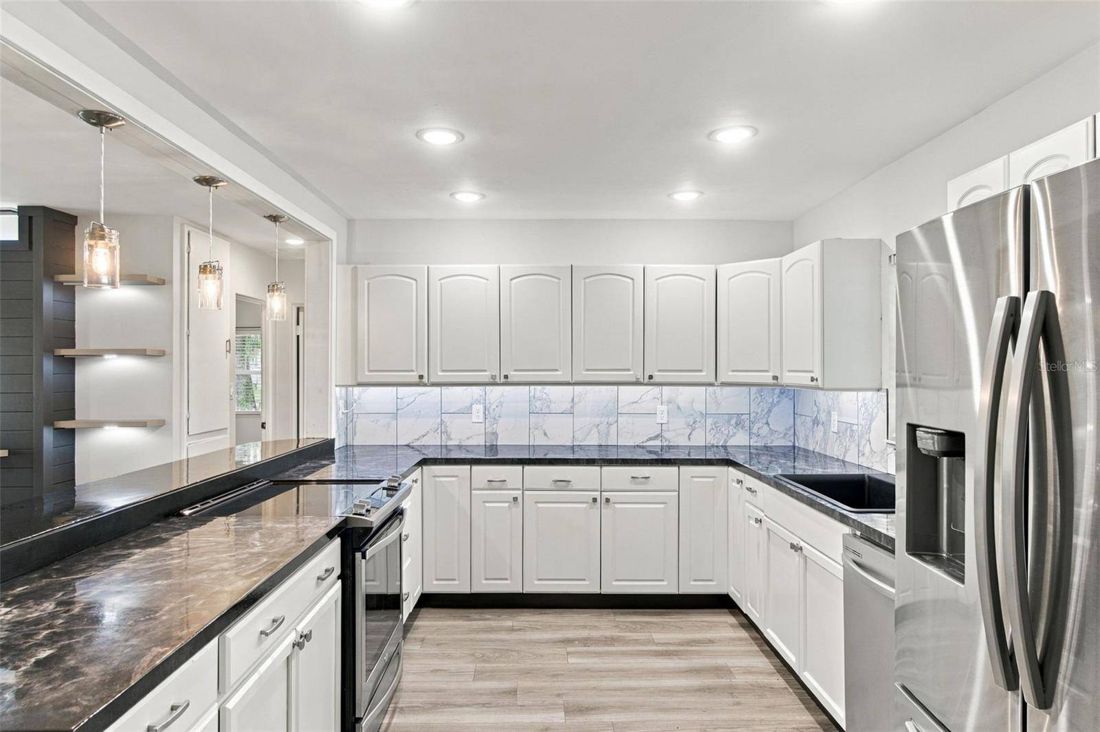 930 DORA AVE, Tavares, FL 32778