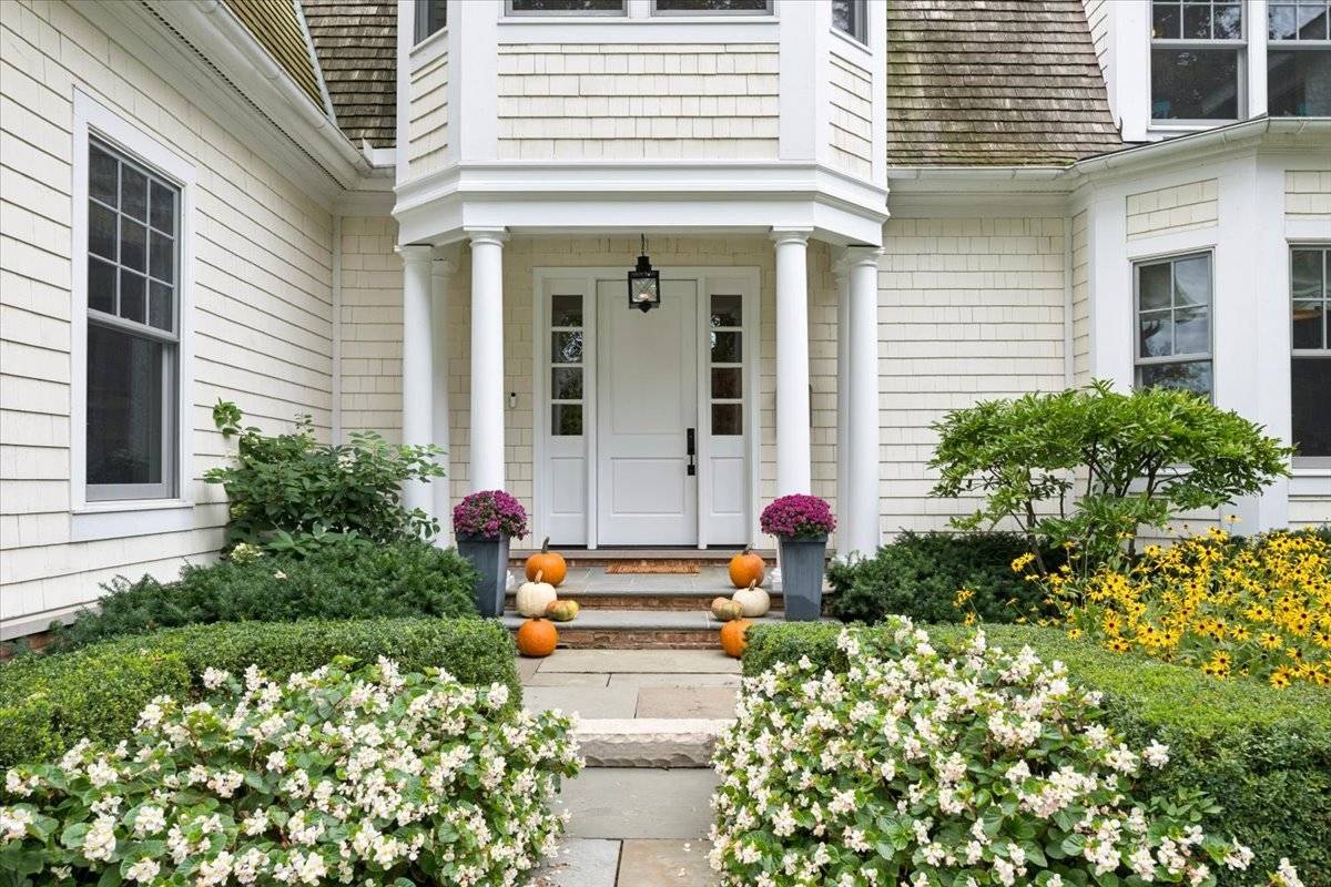 252 Myrtle ST, Winnetka, IL 60093
