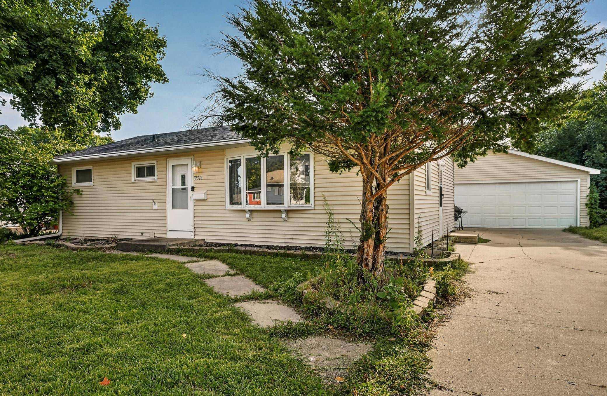 2514 NW 23rd AVE NW, Rochester, MN 55901