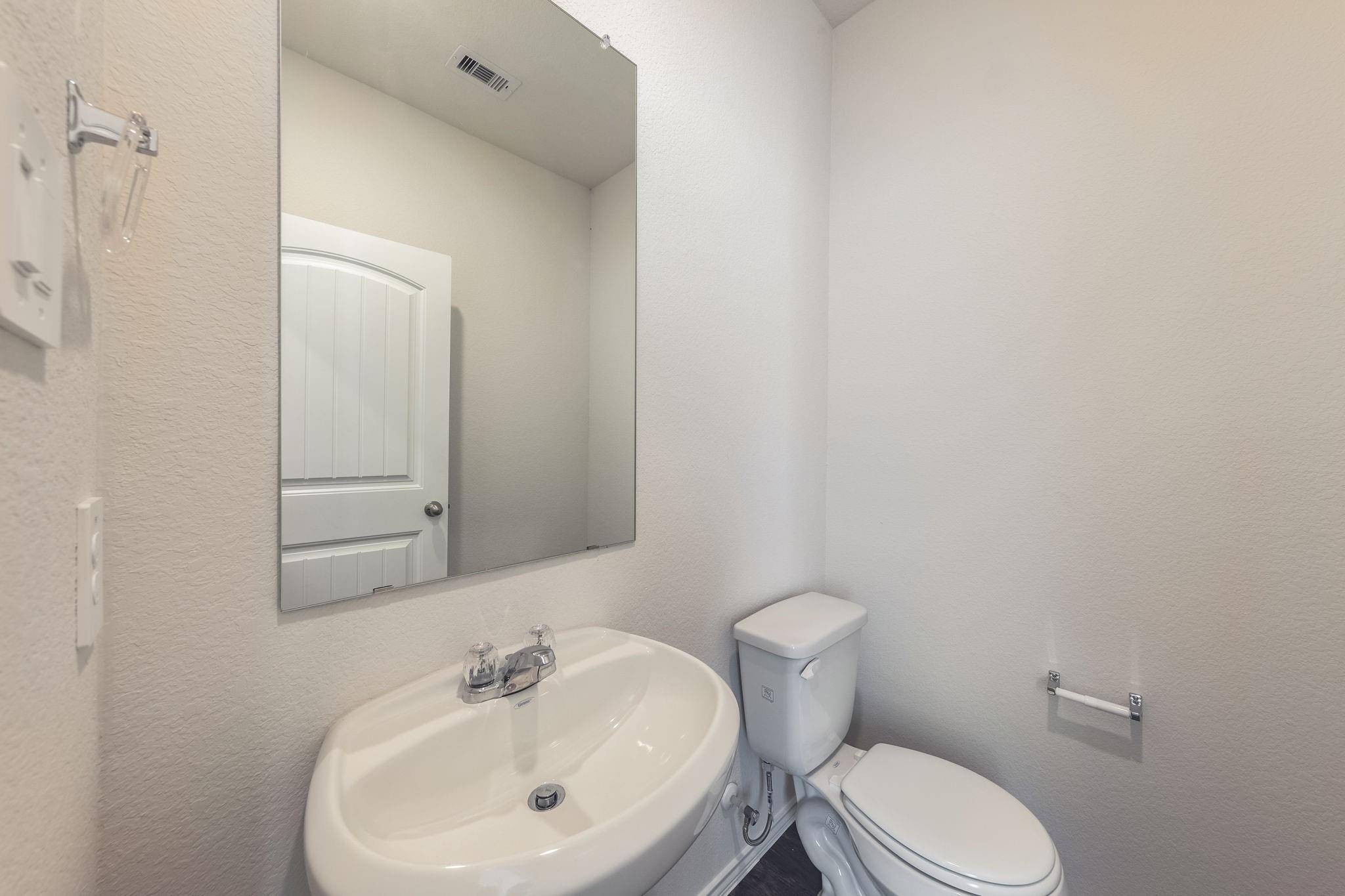 120 Harvest Creek DR, Uhland, TX 78640