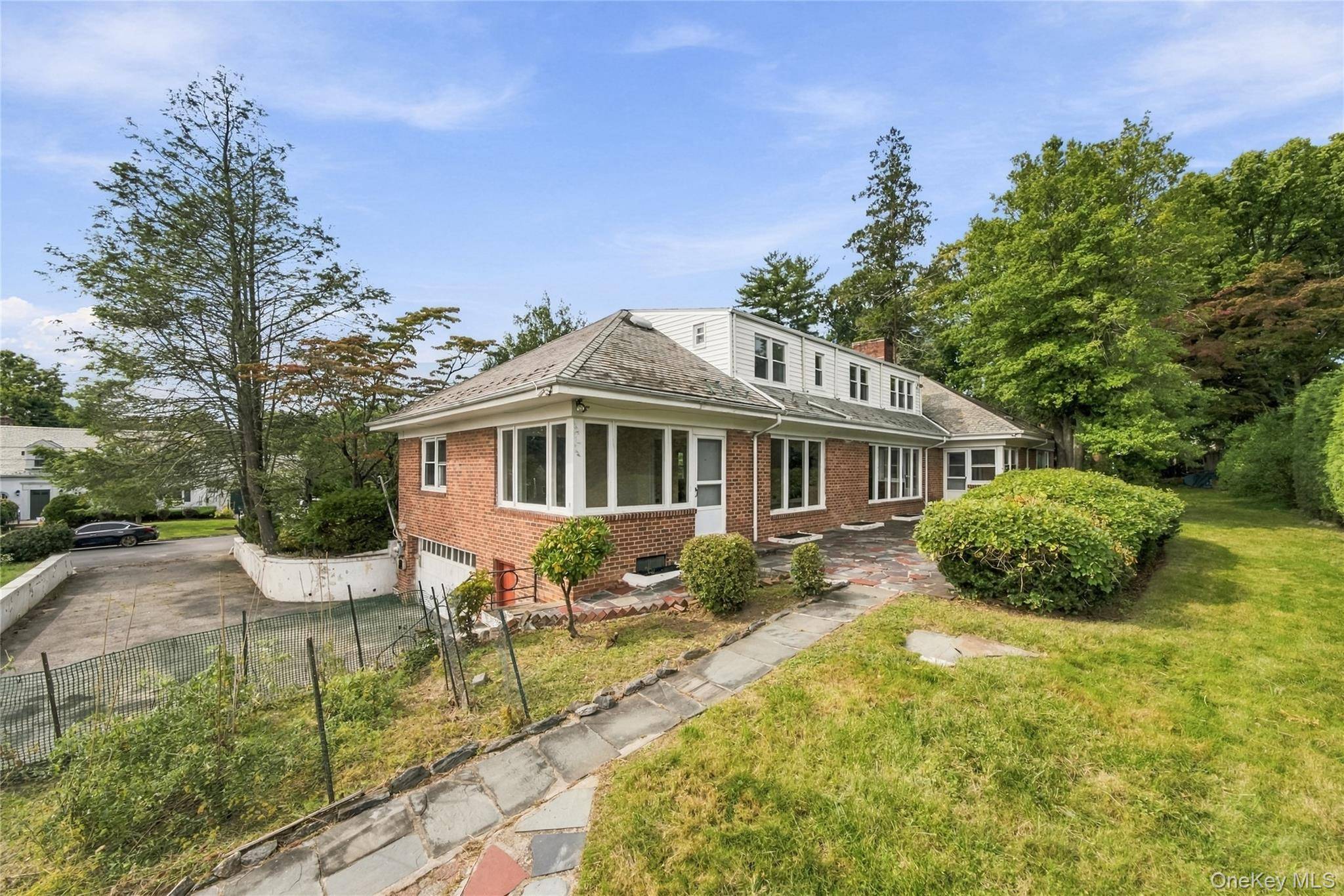 85 Del Rey DR, Mount Vernon, NY 10552