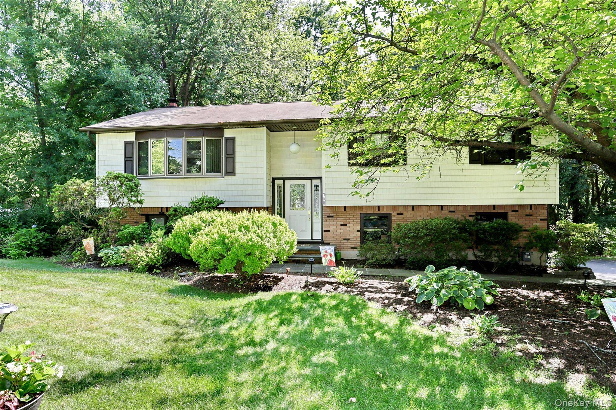 150 Schweizer LN, Bardonia, NY 10954