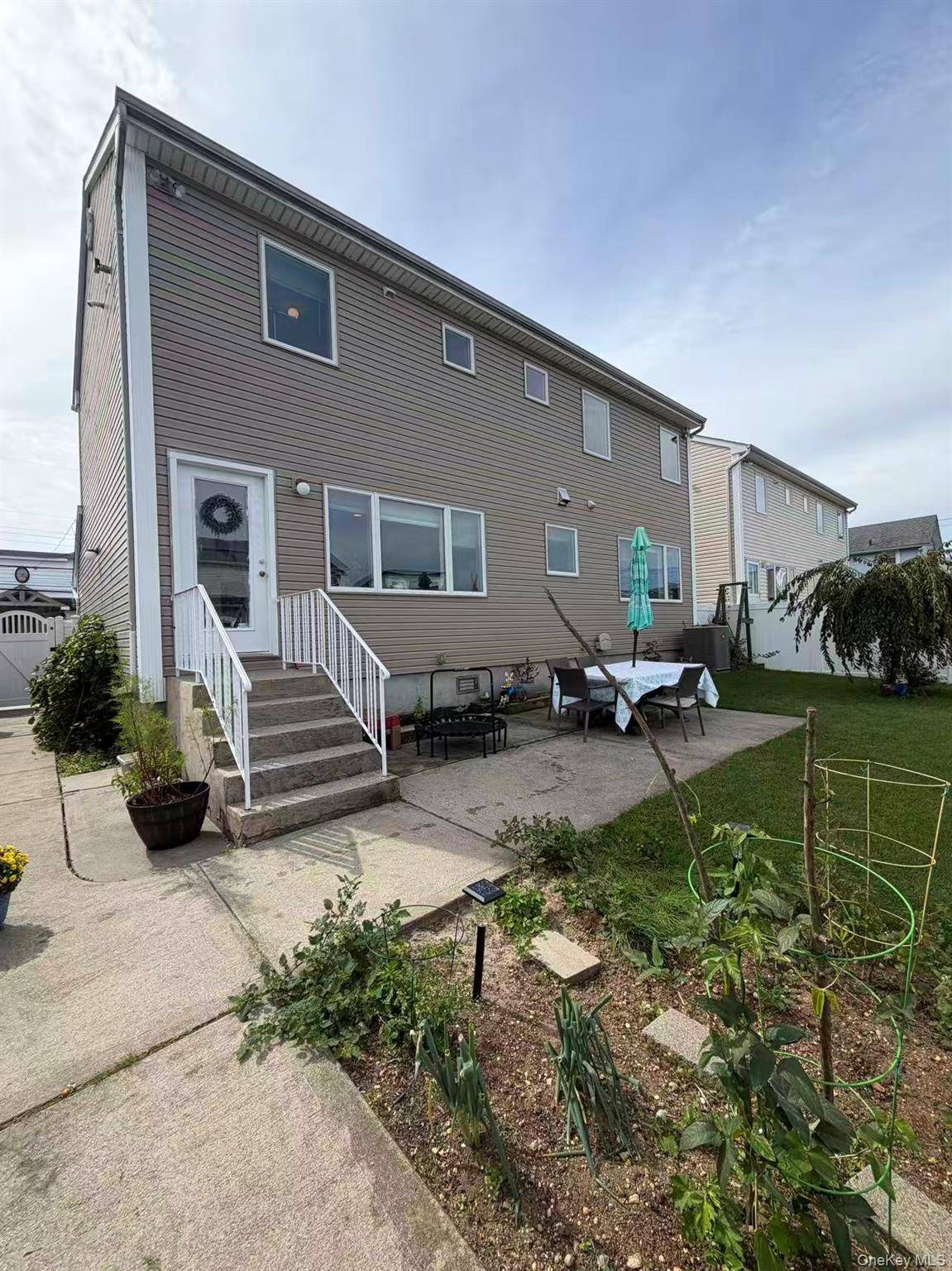 2817 Clubhouse RD, Bellmore, NY 11710