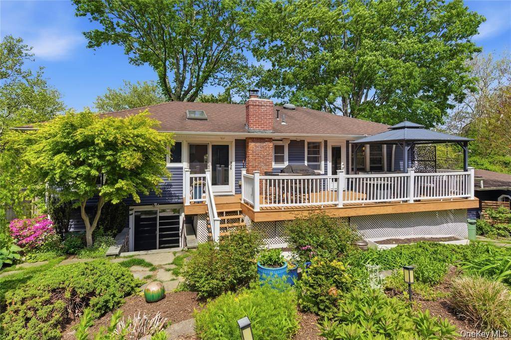 37 Mckay Rd, Huntington Station, NY 11746