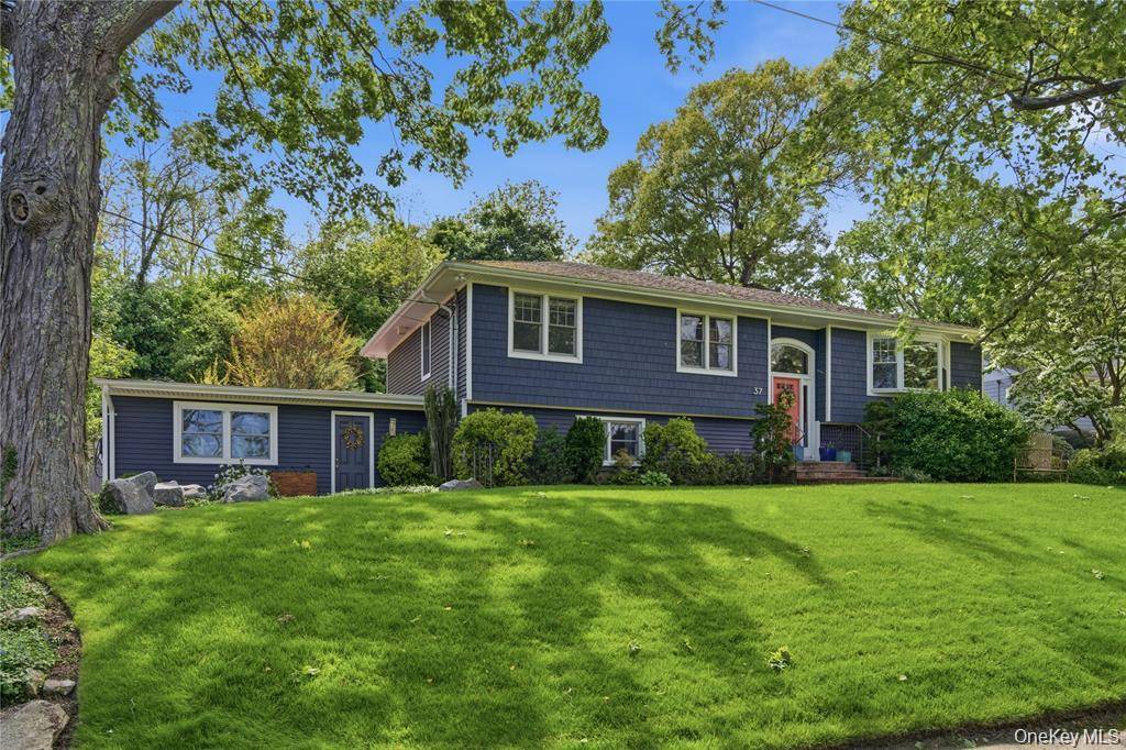 37 Mckay Rd, Huntington Station, NY 11746