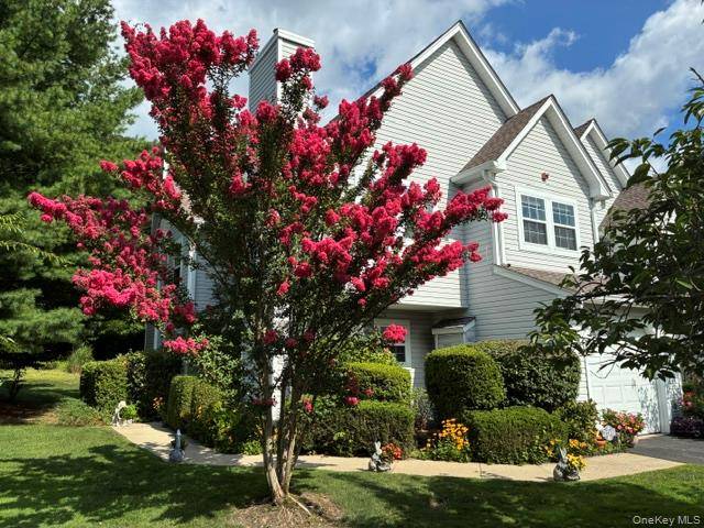 208 Erik DR, East Setauket, NY 11733