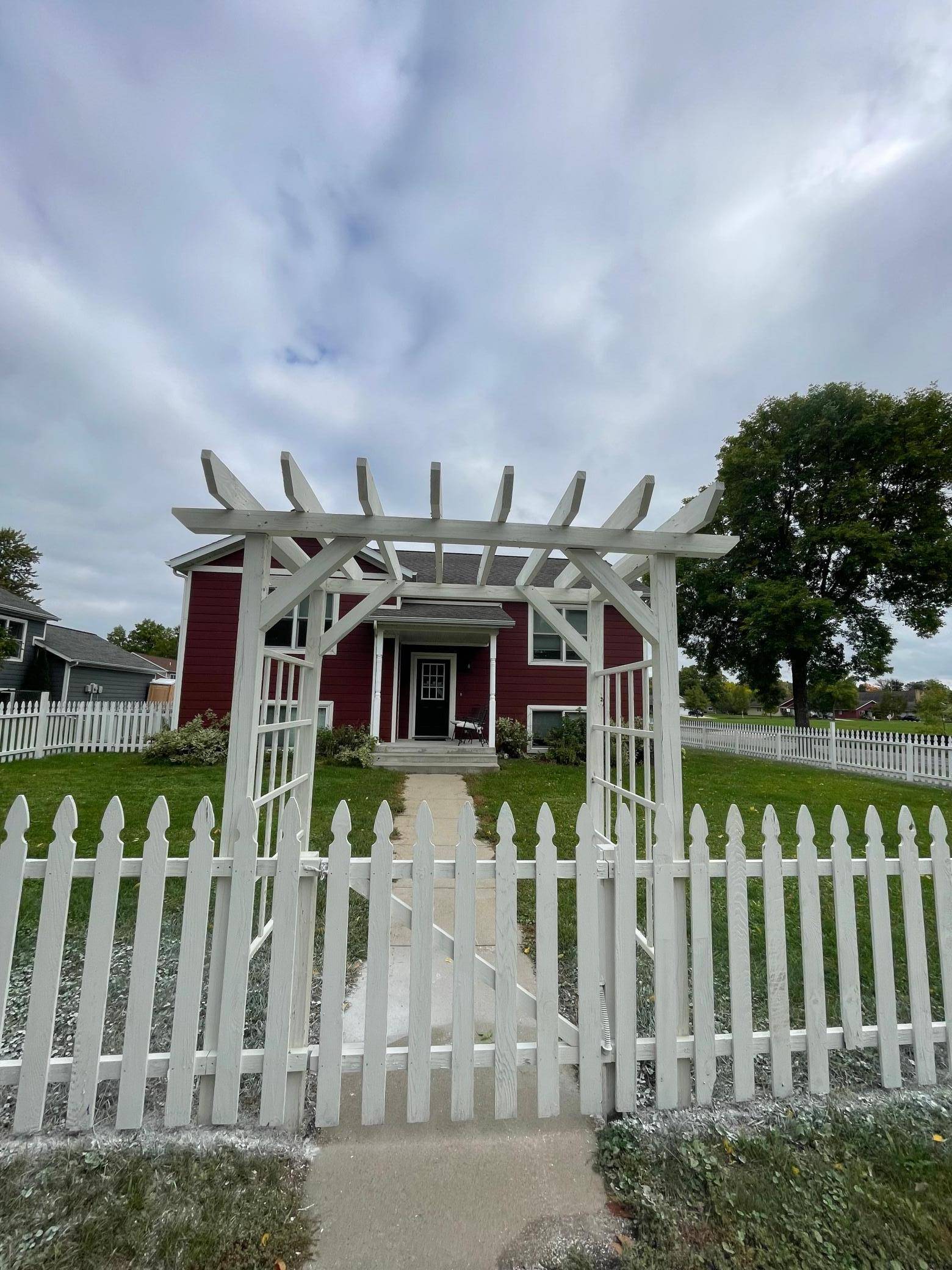 908 NW 1st AVE, Grand Rapids, MN 55744