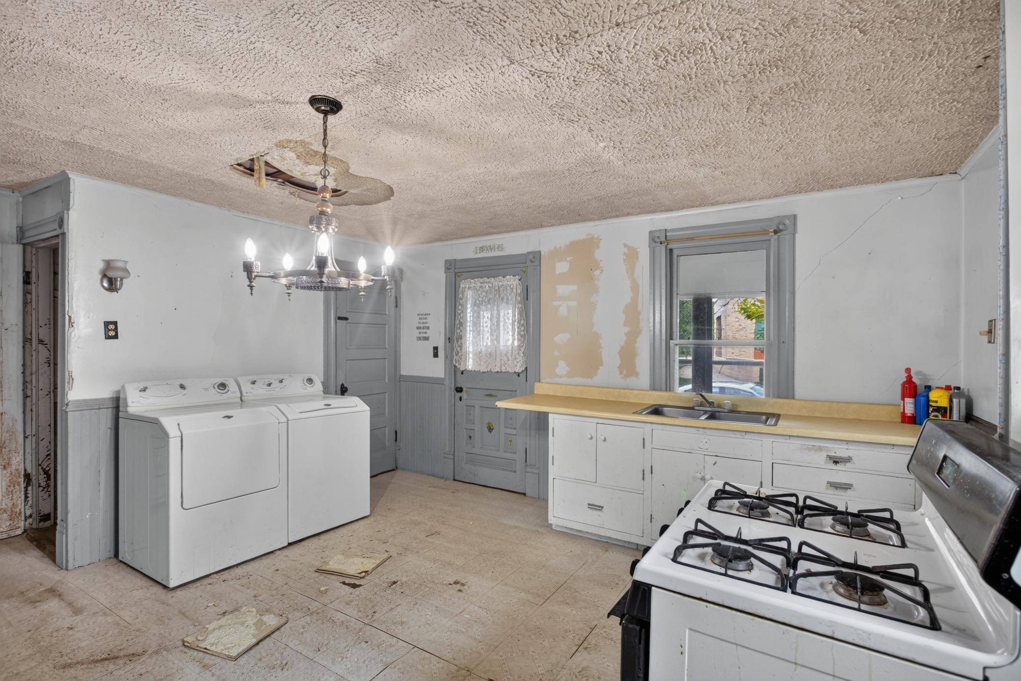 423 N Ash ST, Chaska, MN 55318