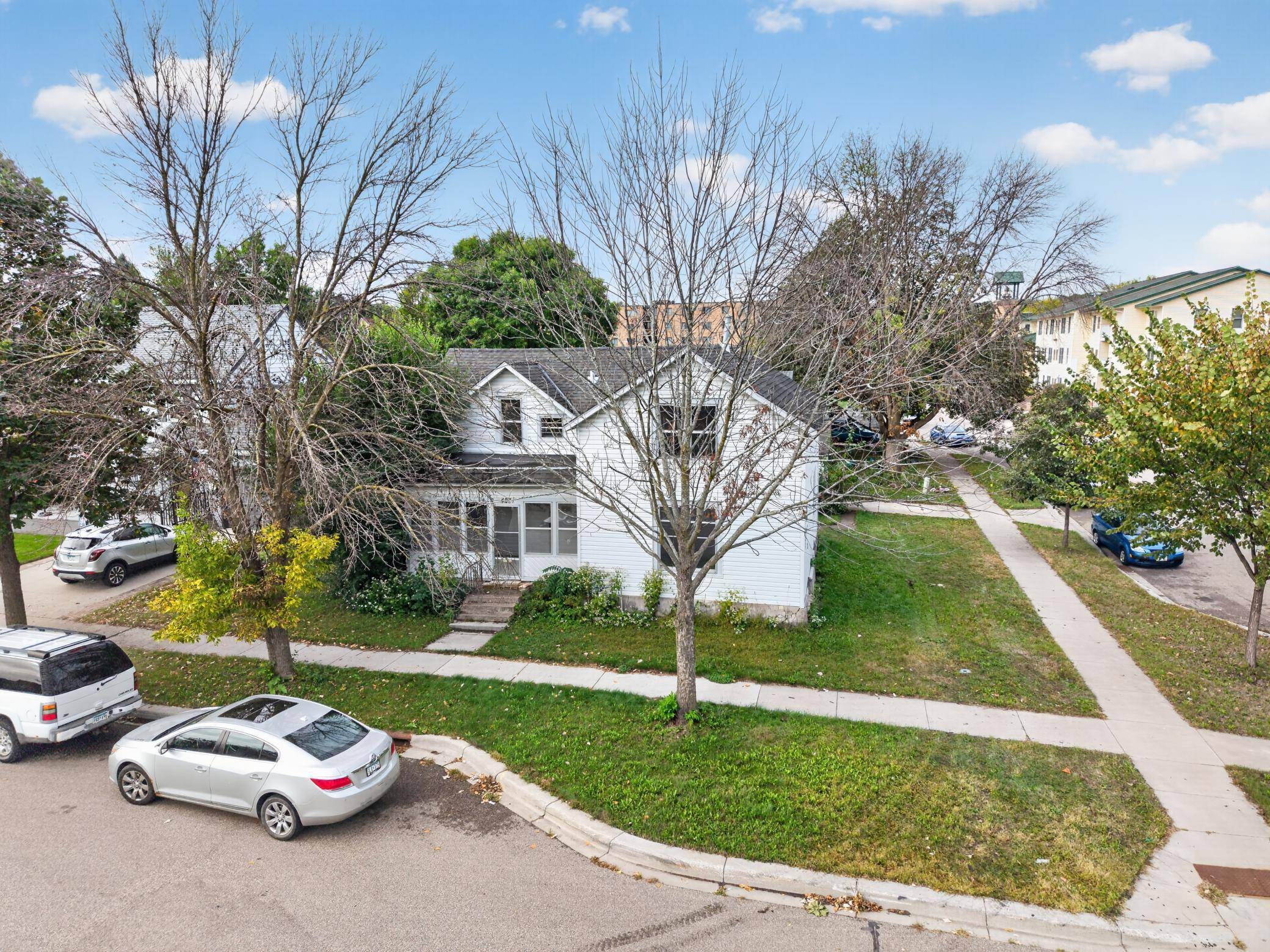 423 N Ash ST, Chaska, MN 55318
