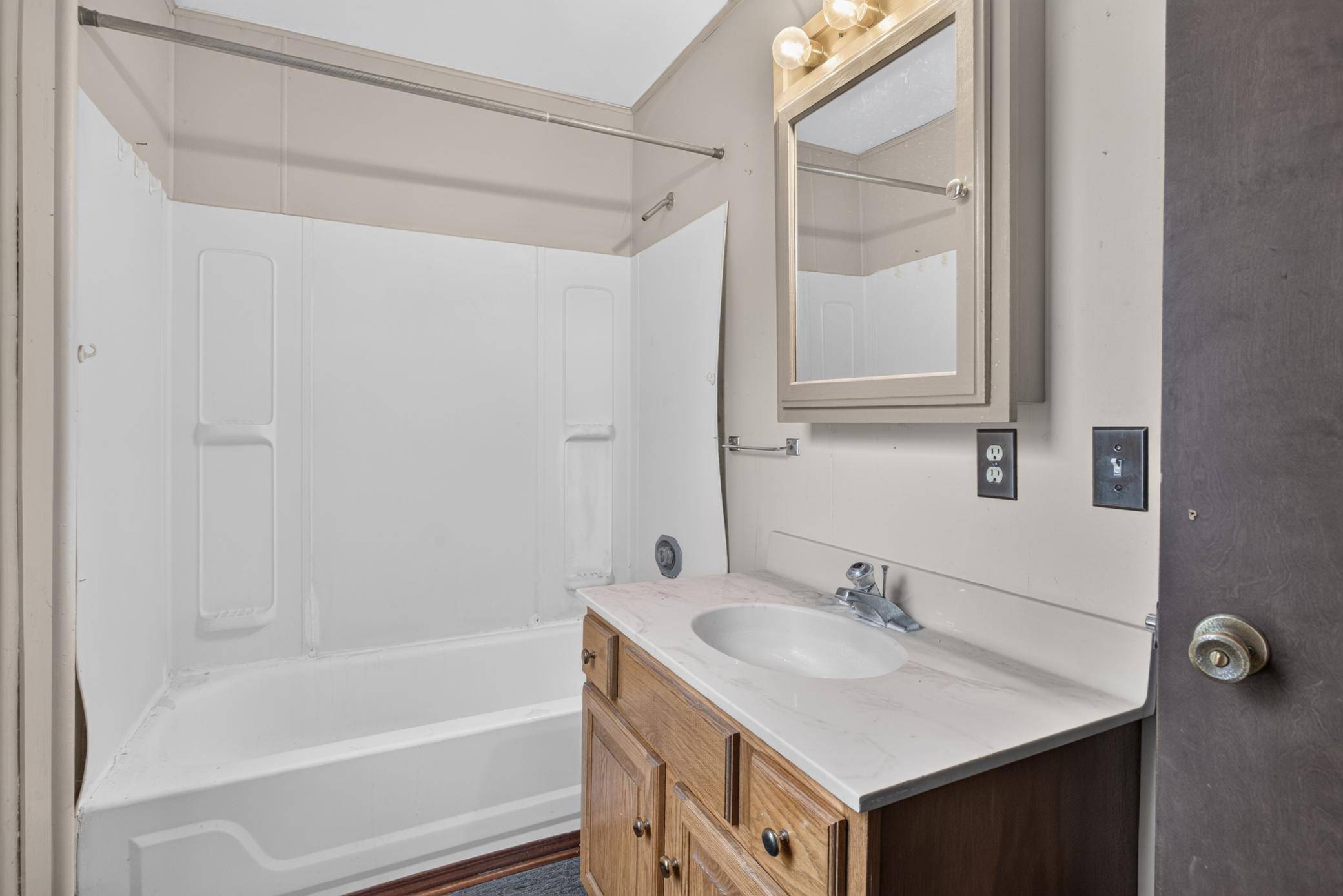 423 N Ash ST, Chaska, MN 55318