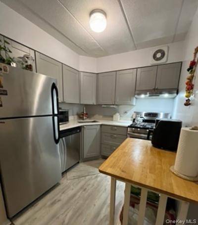 6809 242nd ST #33A, Little Neck, NY 11362