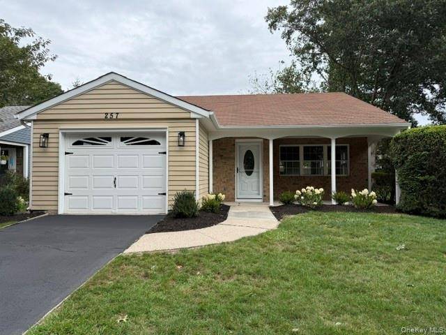 257 Edinburgh DR, Ridge, NY 11961