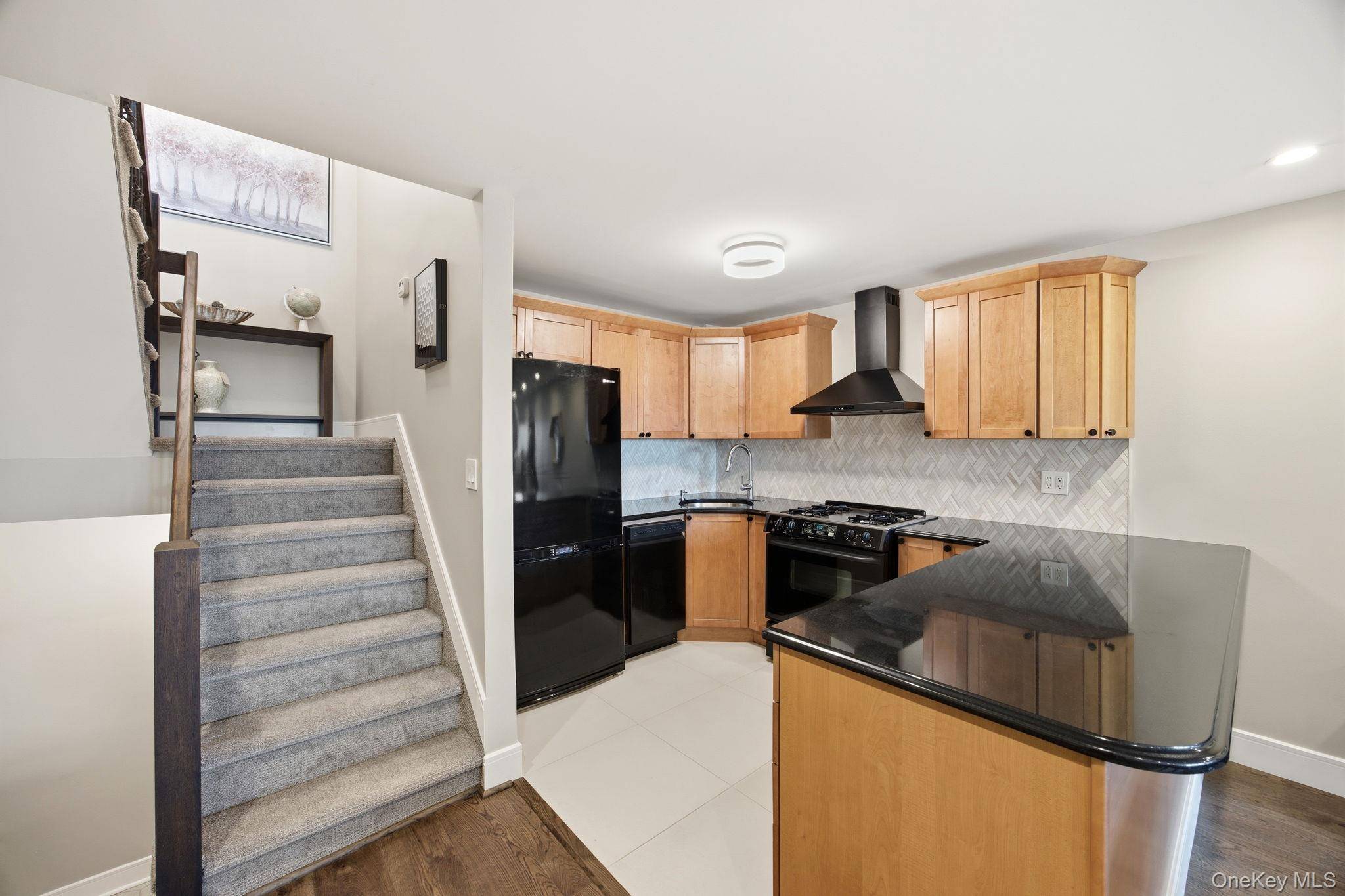 84-62 Austin ST #C3, Kew Gardens, NY 11415