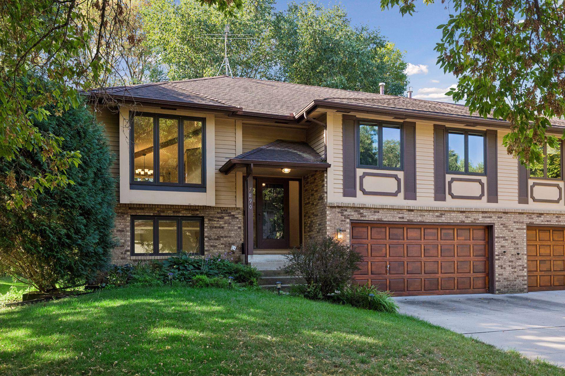 7890 Upper 139th CT, Apple Valley, MN 55124
