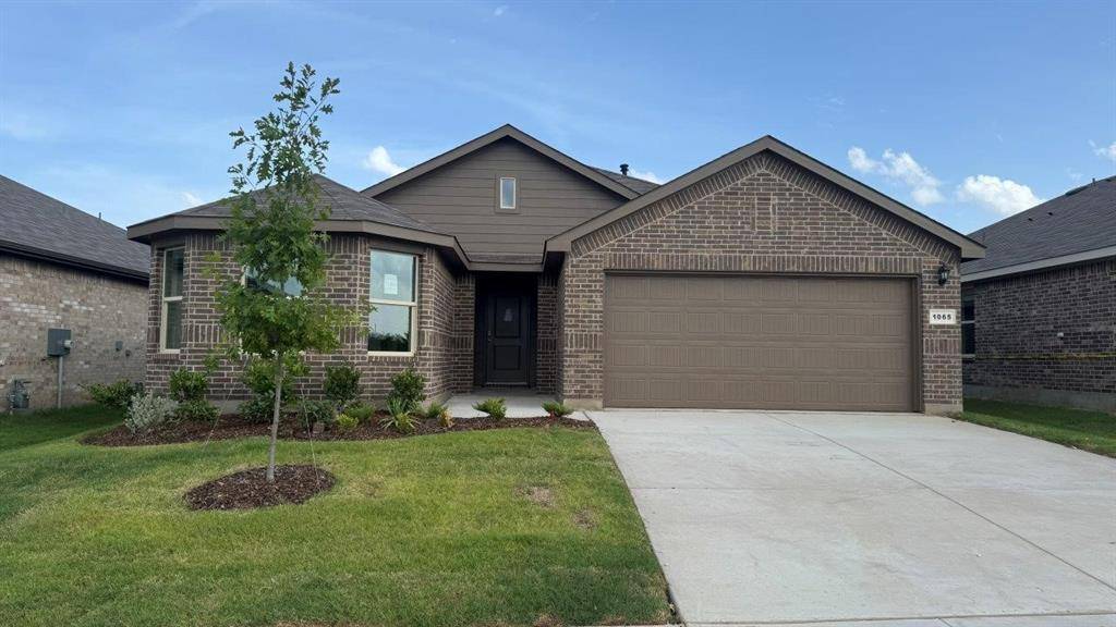 1065 FOXBURG Drive, Fort Worth, TX 76131