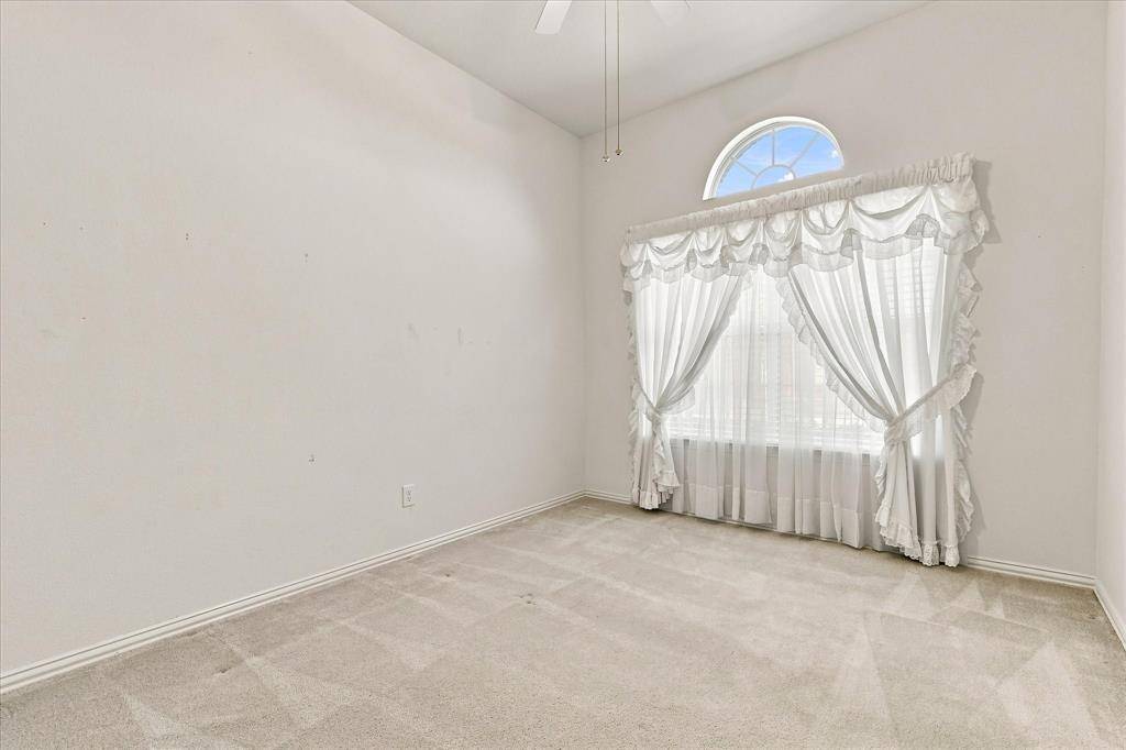 2806 Warwick Drive, Corinth, TX 76210