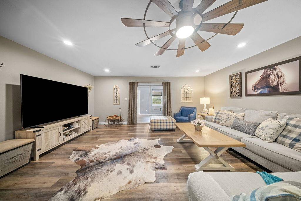 303 Pump House Road, Ennis, TX 75119