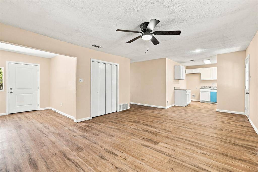 702 Jonathan Lane, Arlington, TX 76010
