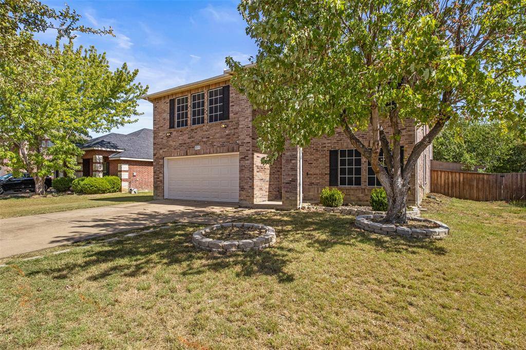 8005 York Beach Place, Arlington, TX 76002