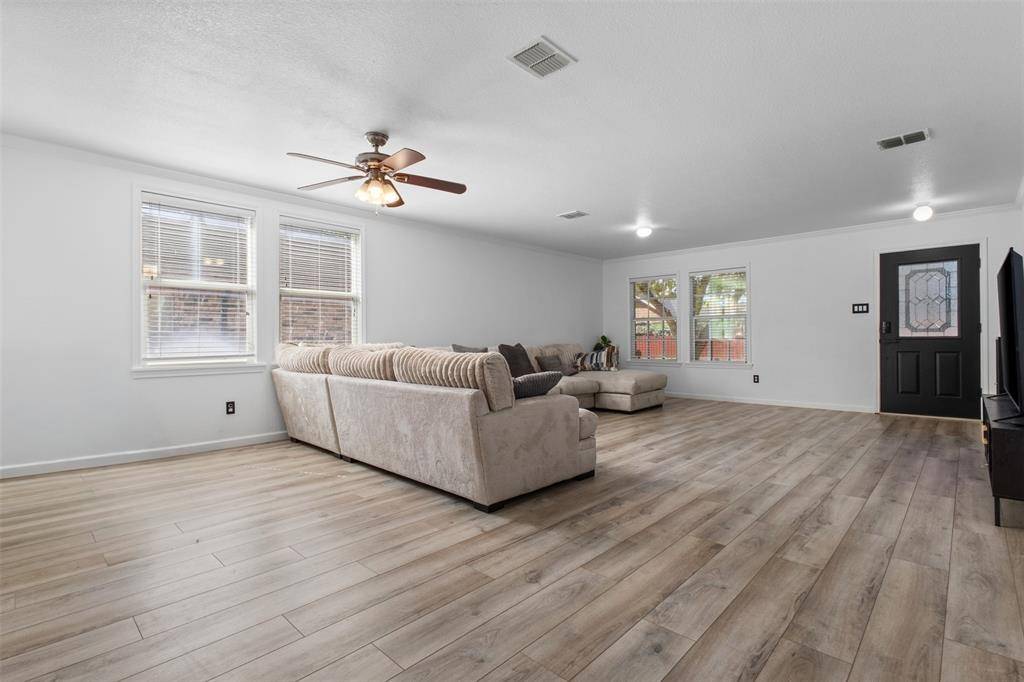 8005 York Beach Place, Arlington, TX 76002