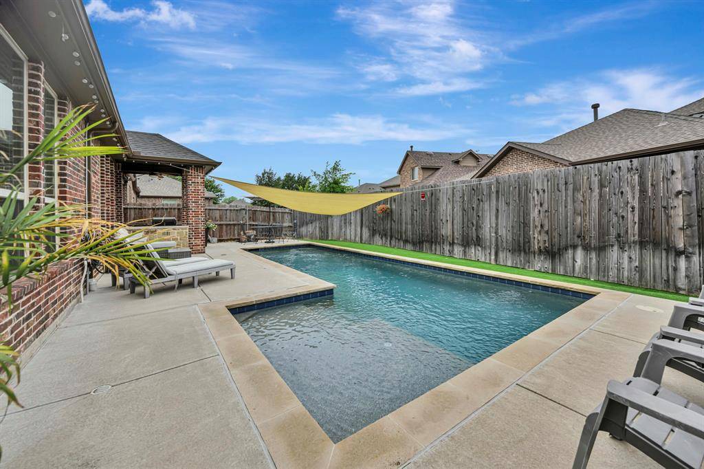 409 Middleton Drive, Roanoke, TX 76262