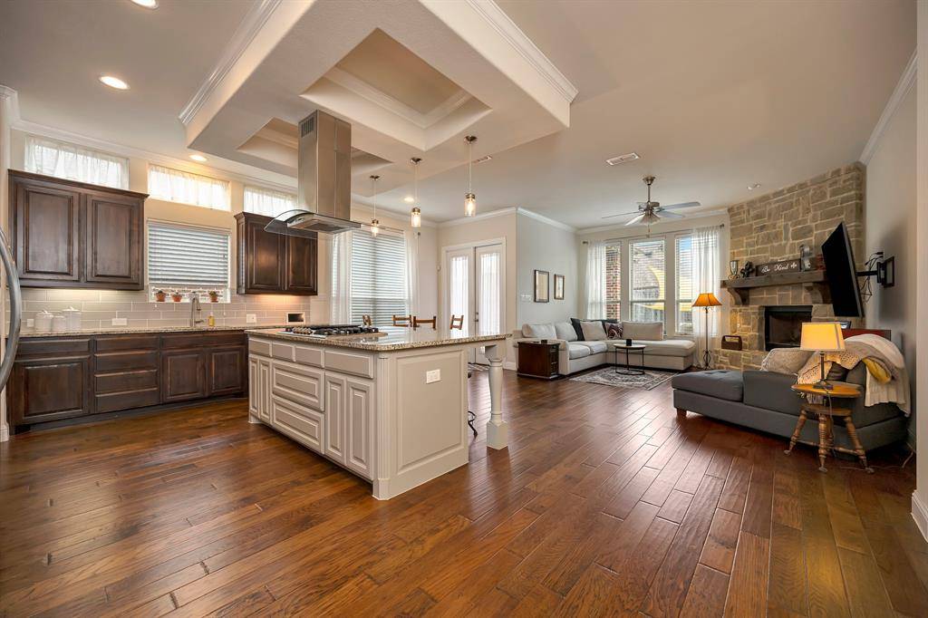 409 Middleton Drive, Roanoke, TX 76262