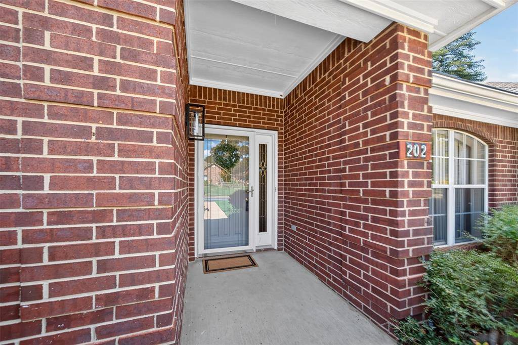 202 Northcreek Drive, Chandler, TX 75758