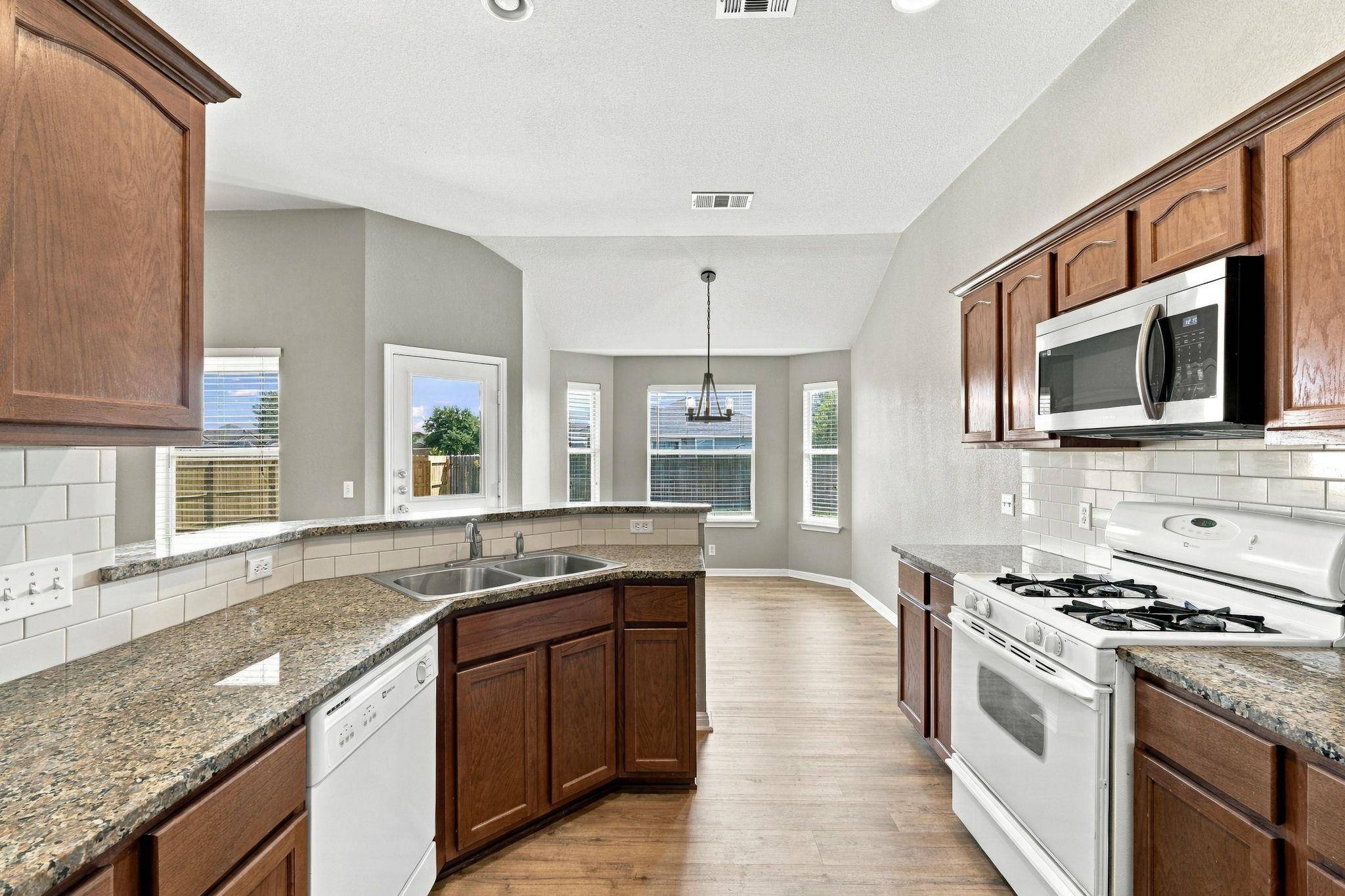 100 Lightfoot CT, Hutto, TX 78634
