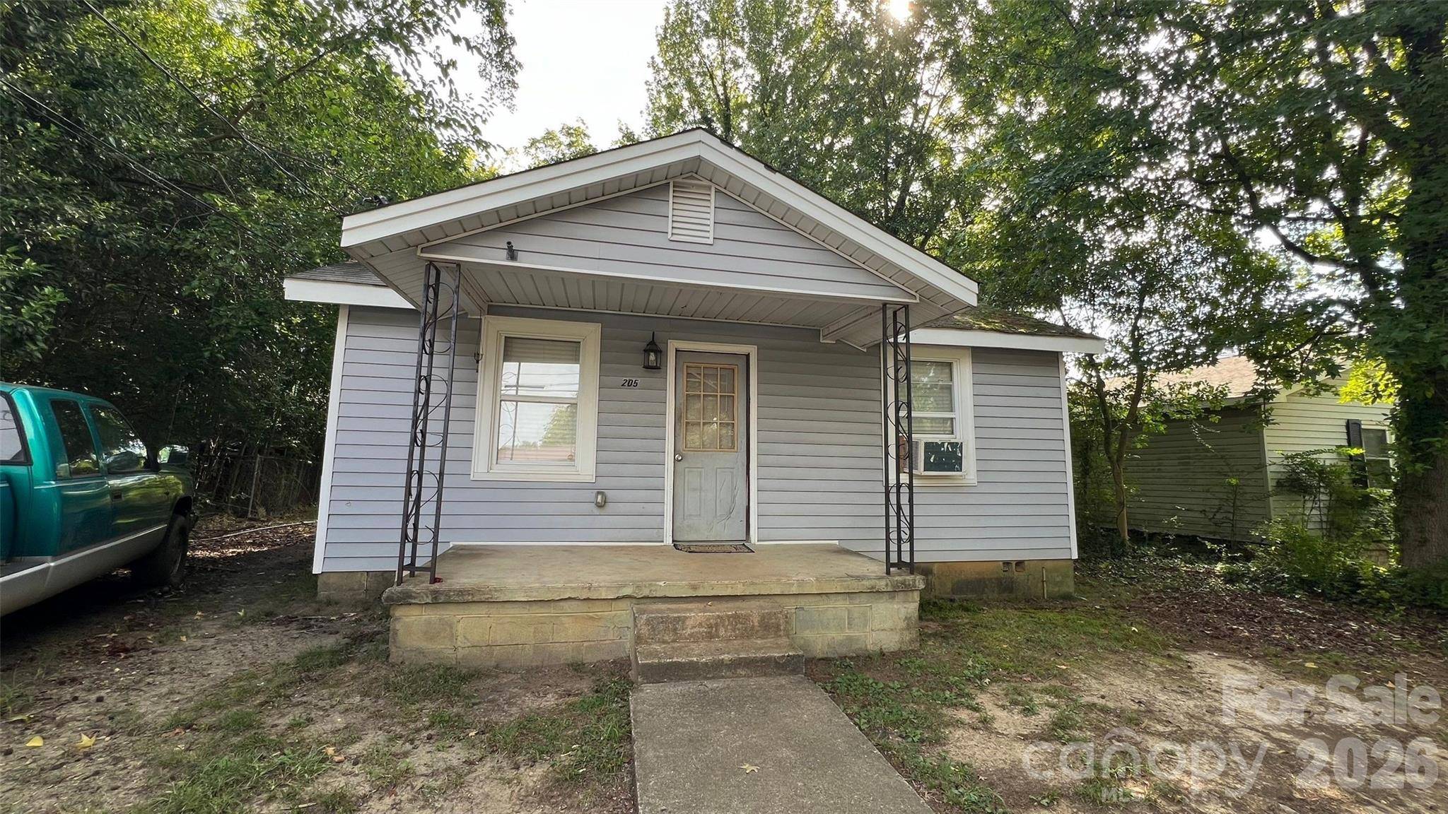 205 Seigle ST, Lowell, NC 28098