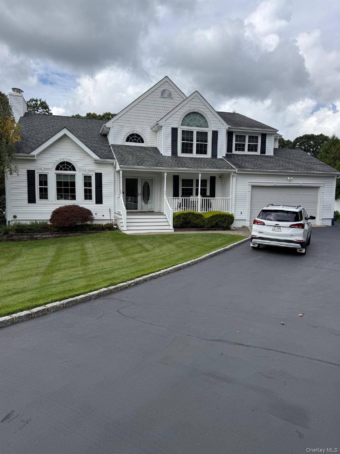 26 Layton LN, Centereach, NY 11720