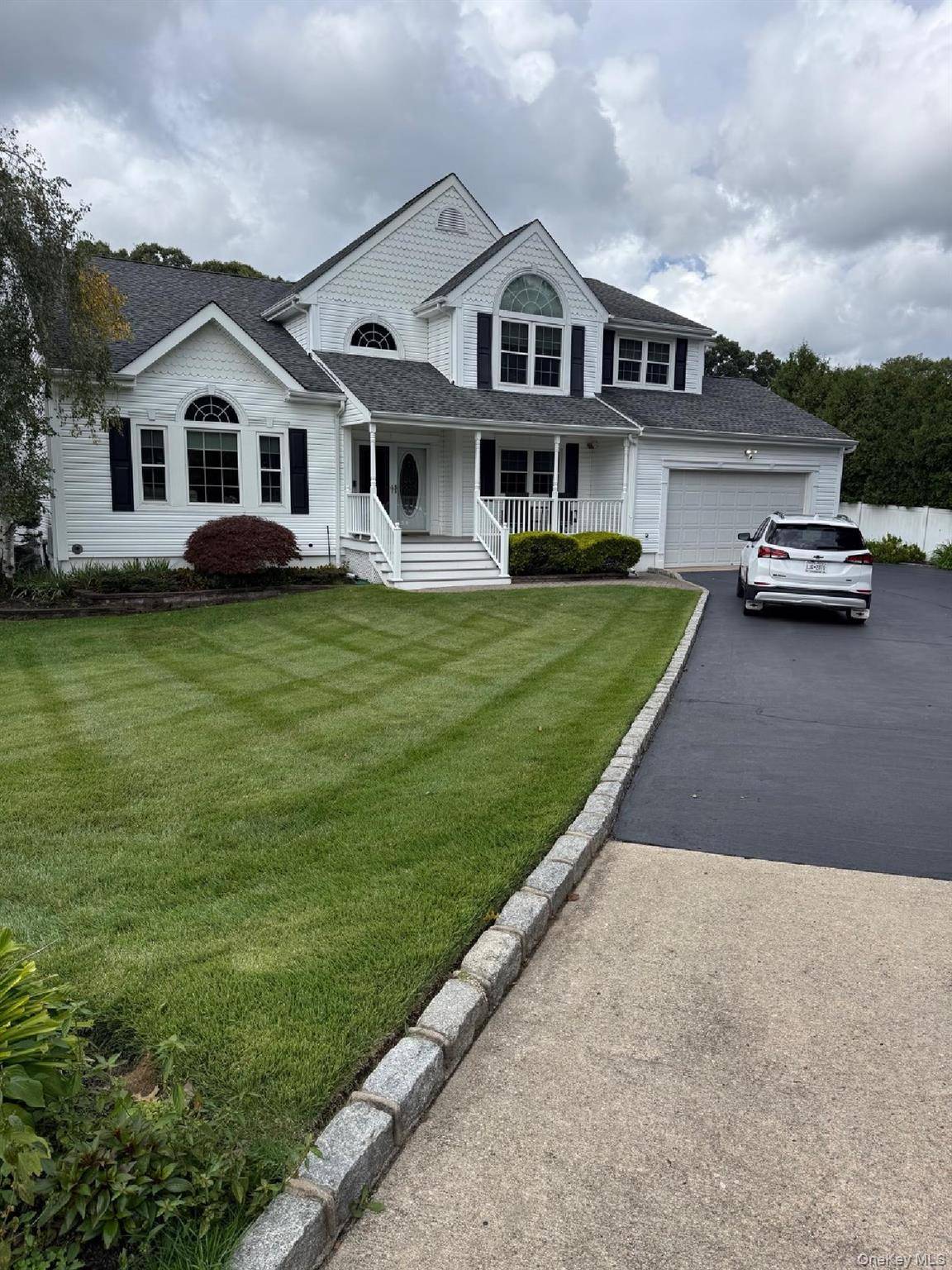 26 Layton LN, Centereach, NY 11720