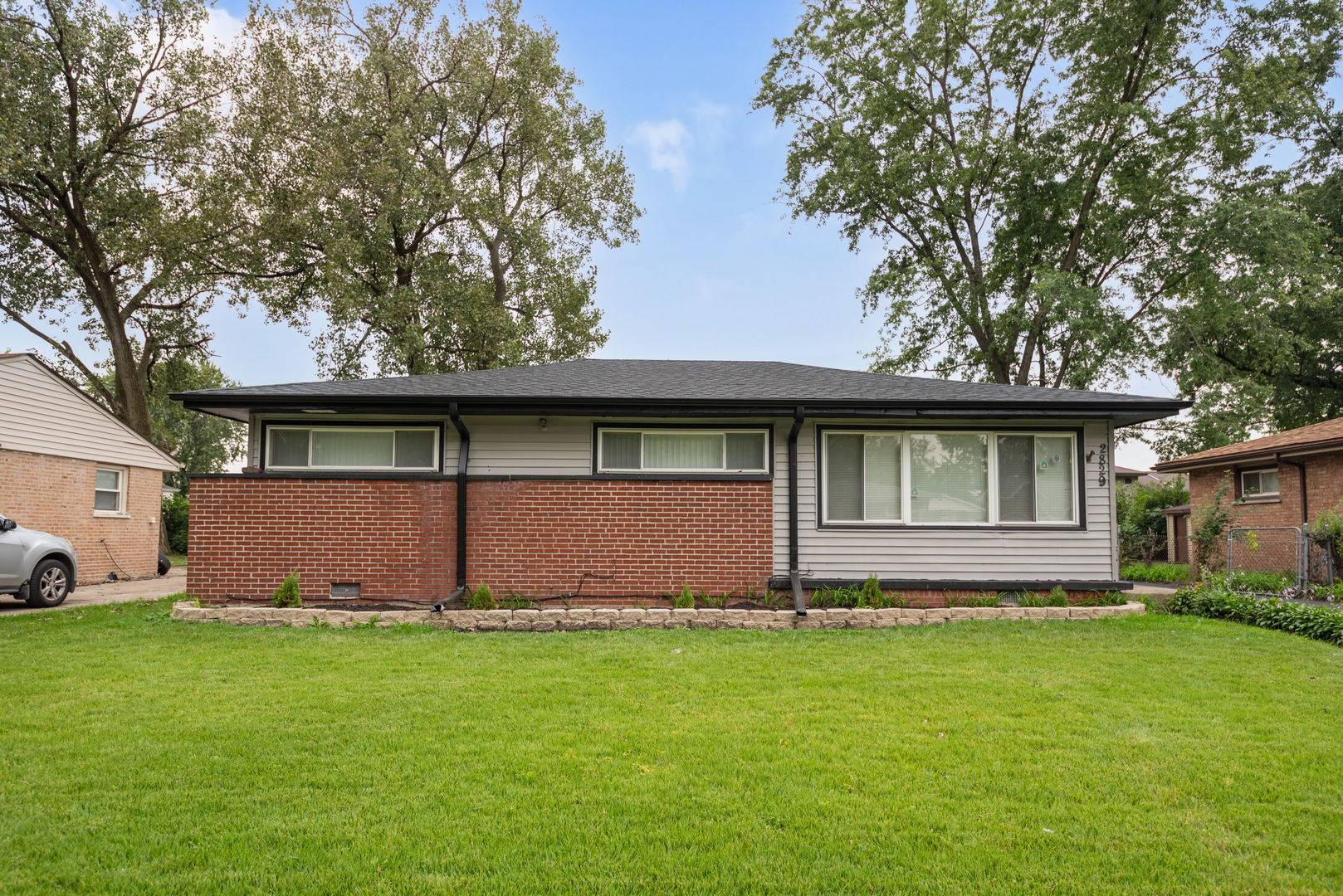 2829 Stafford DR, Markham, IL 60428